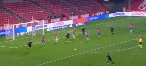 大谷翔平在 2024 年季后赛首轰点燃道奇球场，那一刻的音量突破了球场分贝纪录